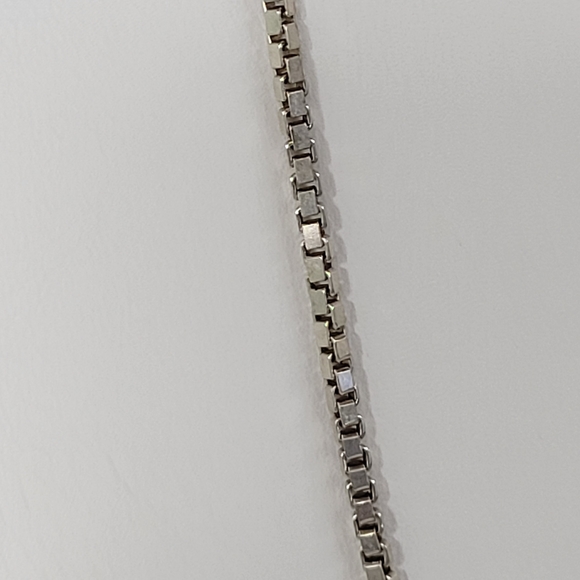 19.1g Sterling Silver box chain 19.75" w free pendant. Beautiful 925 chain 2mm - Picture 3 of 14